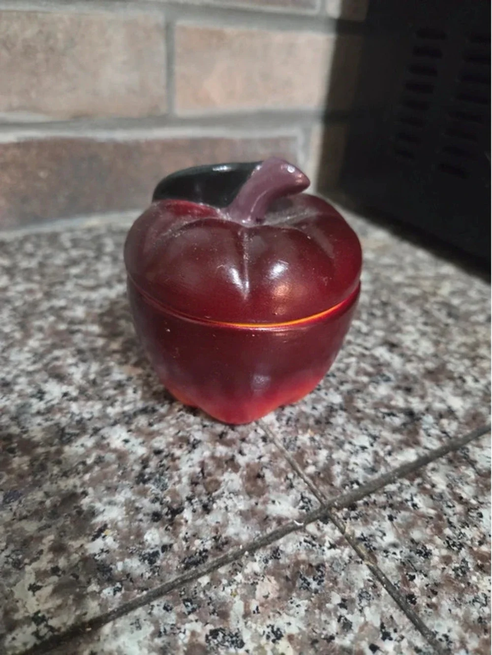 VTG ceramic apple